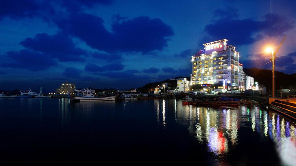Tongyeong Bay Condo Hotel Exterior photo