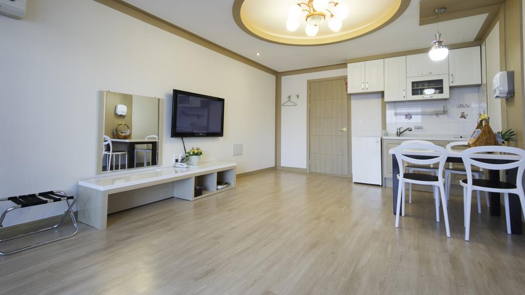 Tongyeong Bay Condo Hotel Exterior photo