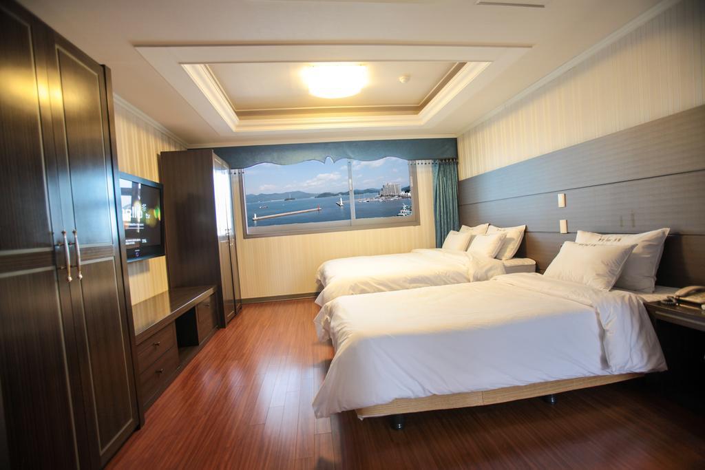 Tongyeong Bay Condo Hotel Exterior photo