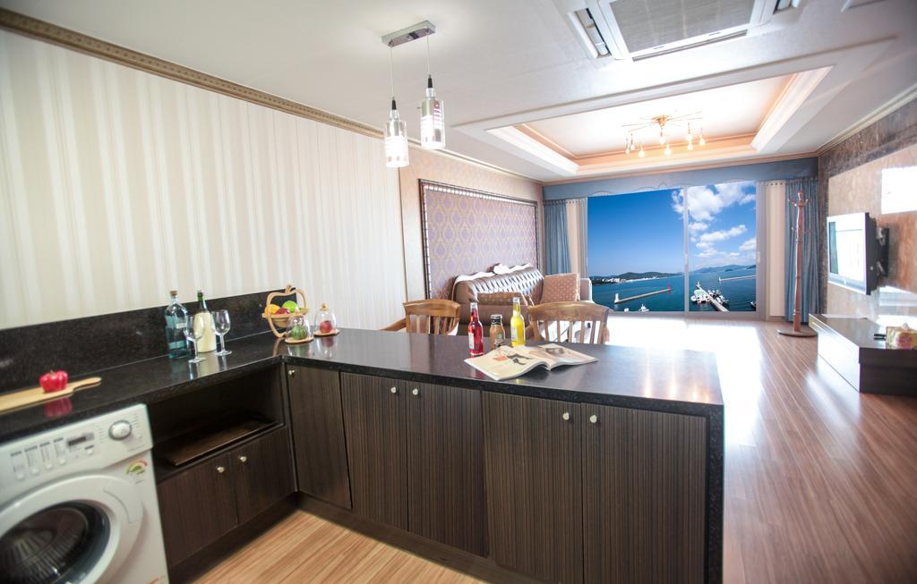 Tongyeong Bay Condo Hotel Exterior photo