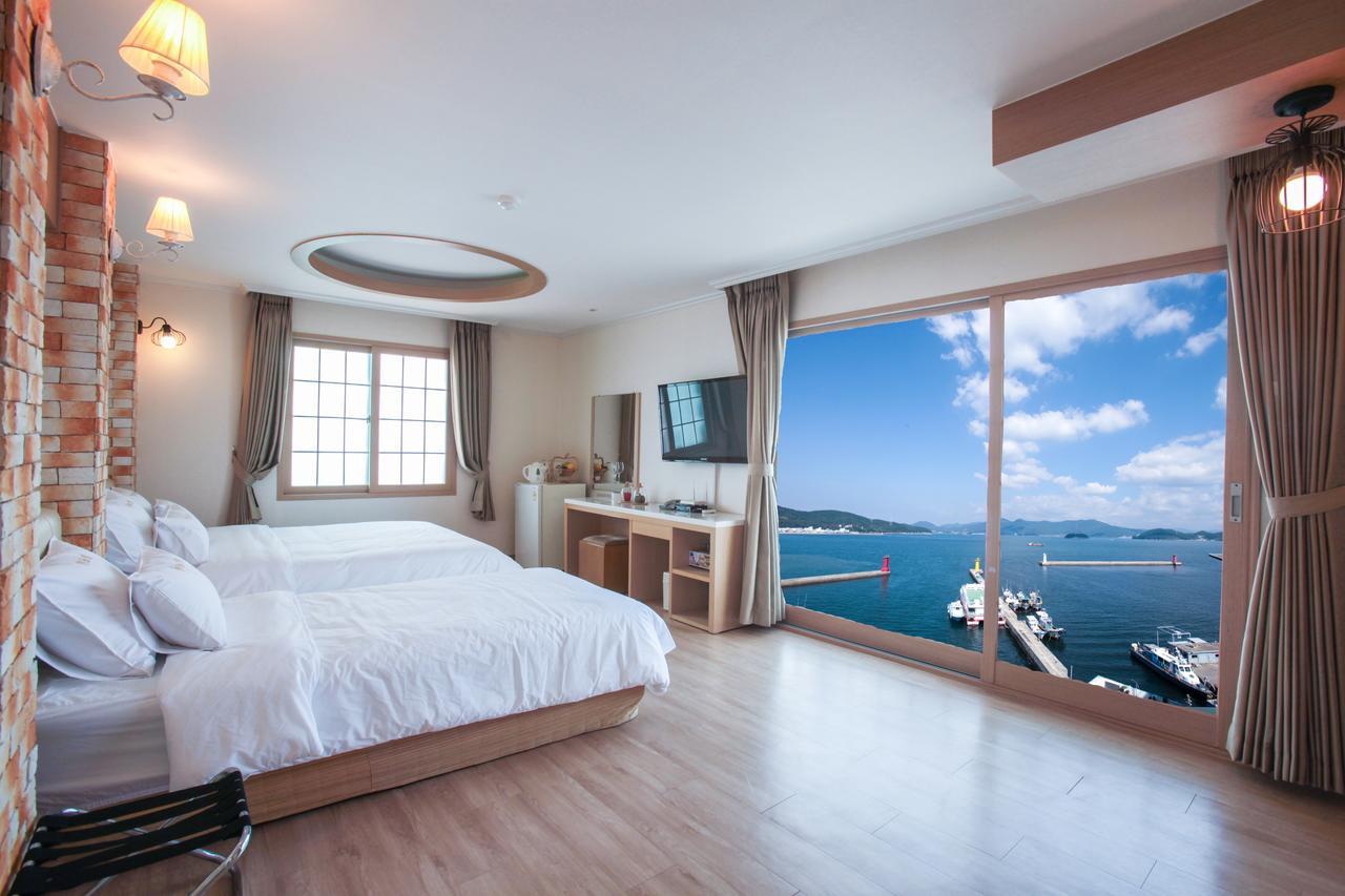 Tongyeong Bay Condo Hotel Exterior photo